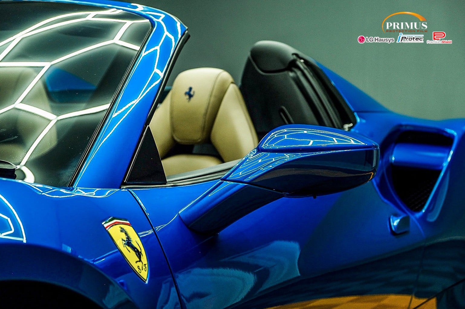 ฟิล์มใสกันรอยภายใน Ferrari ปกป้องคอนโซลและหน้าจอ