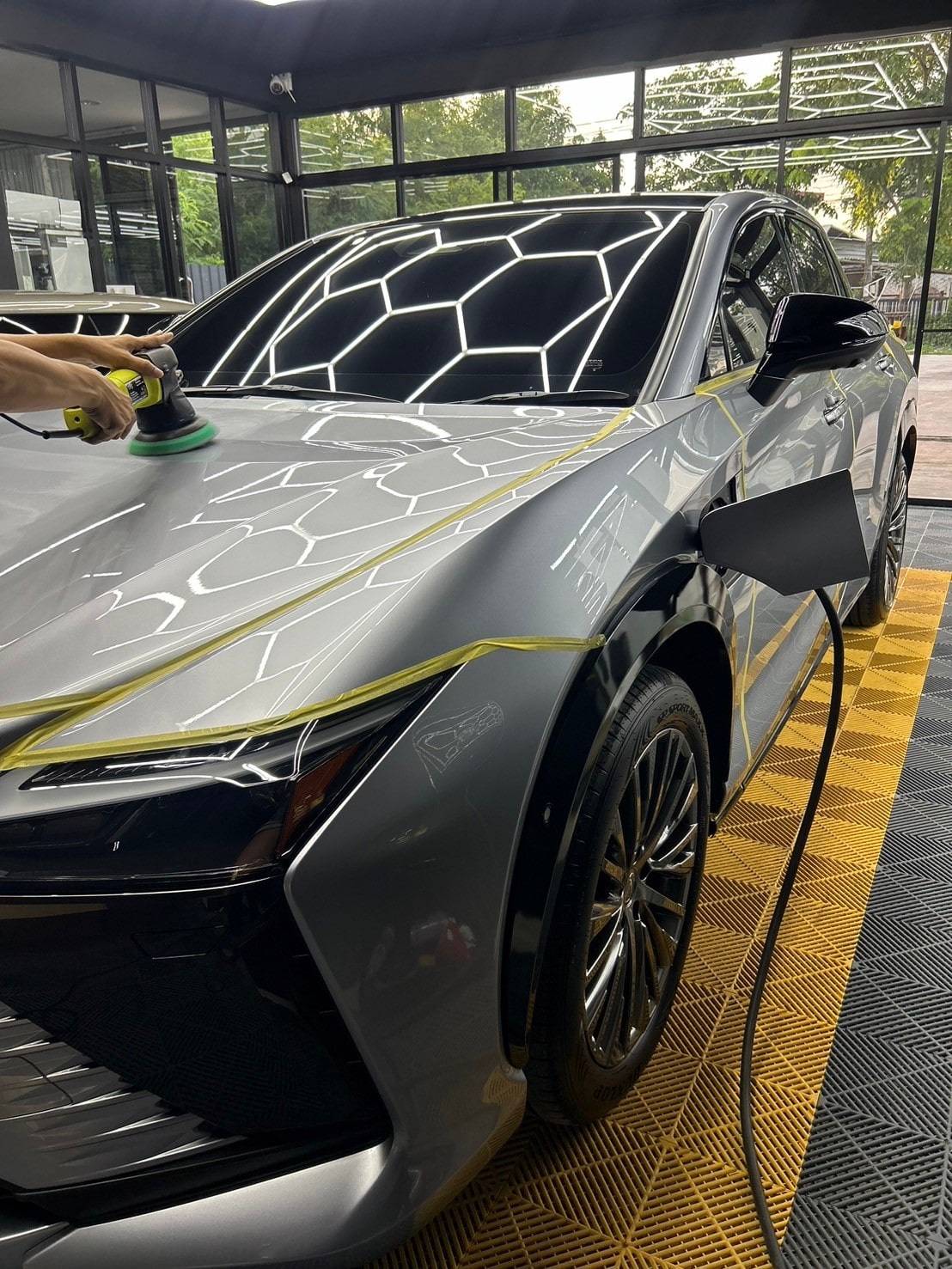 ฟิล์มกันรอย PPF Lexus RX 450h ขัดเตรียมผิวก่อนติด PPF ที่ Primus