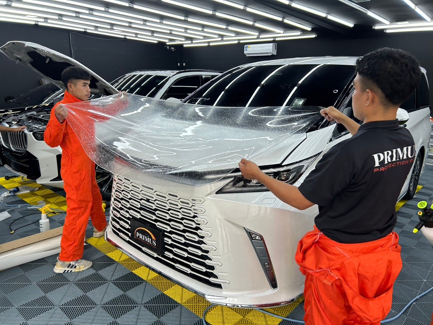 ฟิล์มกันรอย PPF การลงฟิล์ม PPF ฝากระโปรงหน้า Lexus LM ที่ Primus