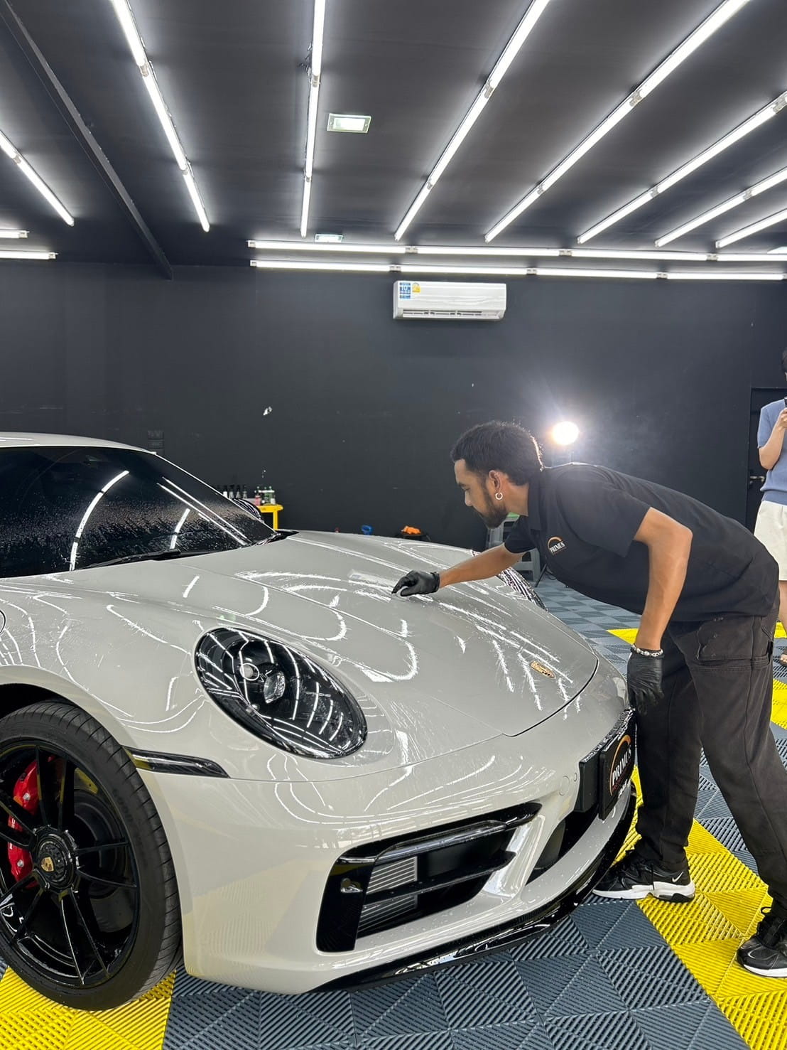 เคลือบแก้ว Ceramic Coating ปกป้องสีรถระยะยาว