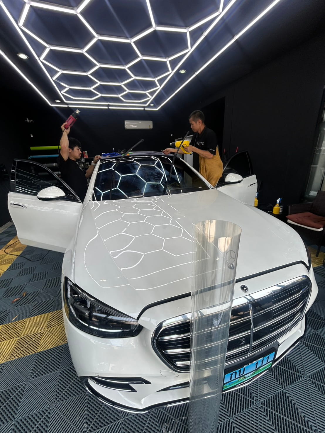 Mercedes-Benz S580e AMG ติดฟิล์มนิรภัยกระจกหน้า กรุงเทพ