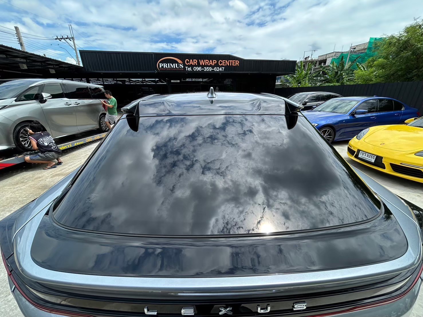 ฟิล์มกันรอย PPF Lexus UX รอเข้ารับบริการติดฟิล์ม PPF ที่ Primus