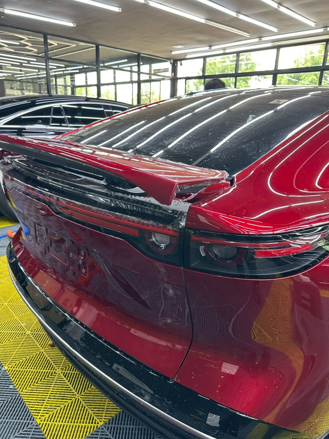 ฟิล์มกันรอย Mazda 6e EV Sedan สีแดง ช่างเฉพาะทาง Primus Car Wrap