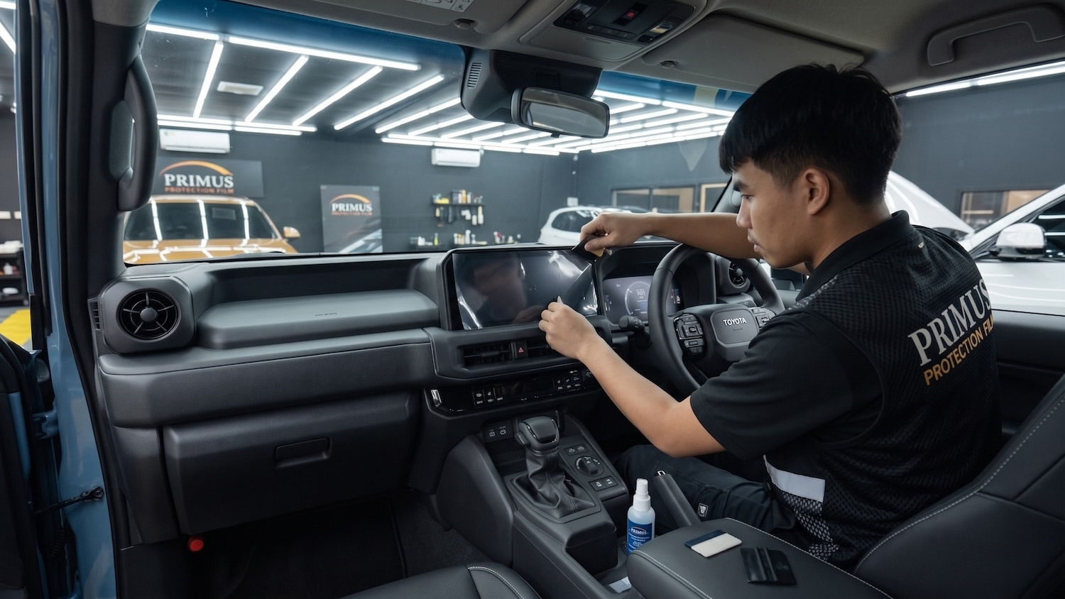 ฟิล์มใสกันรอยภายใน Toyota Land Cruiser FJ ปกป้องคอนโซลและหน้าจอ