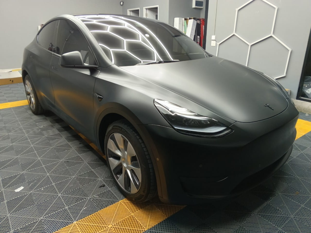 ฟิล์มกันรอย Tesla — Side Panel Protection