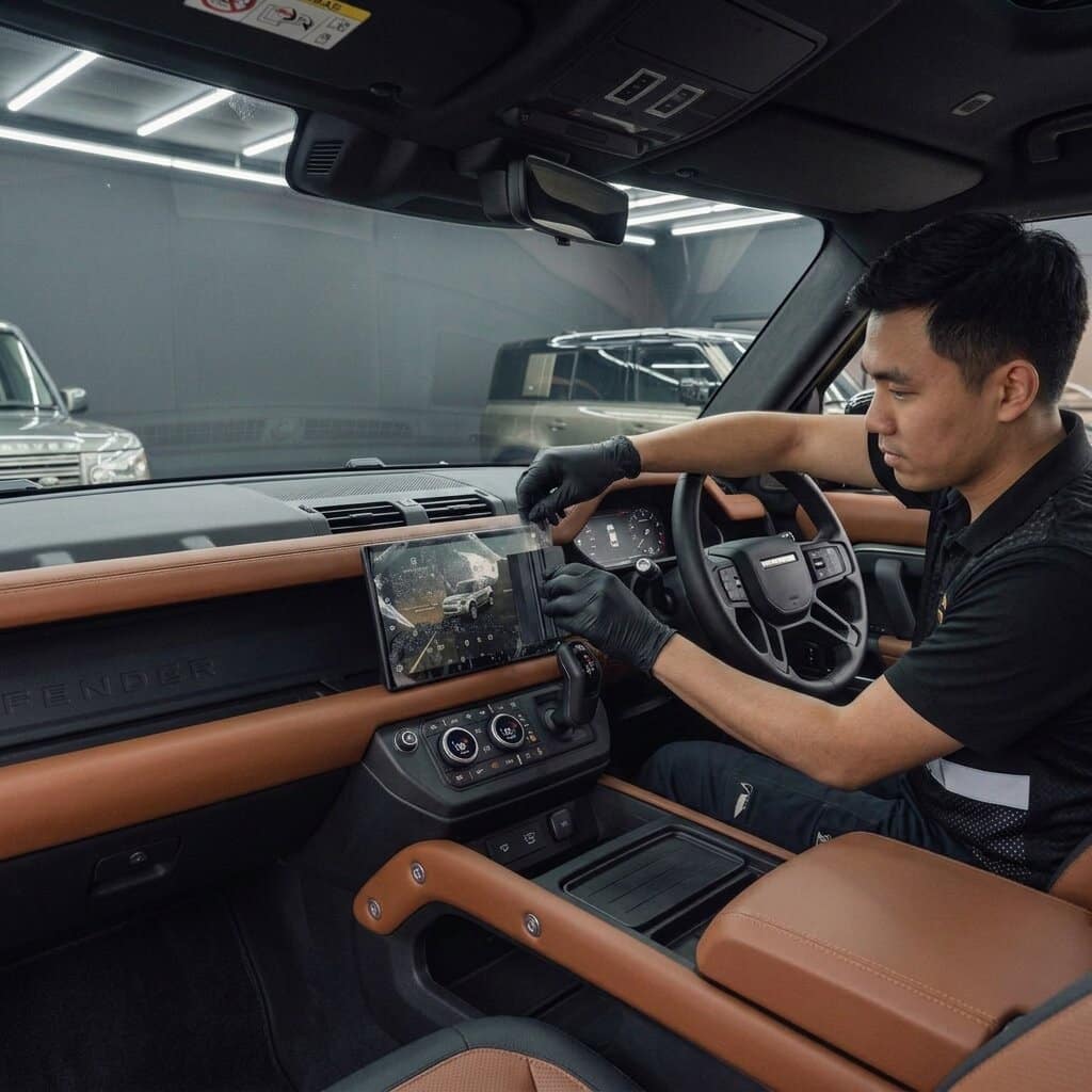 ฟิล์มใสกันรอยภายใน Land Rover Defender ปกป้องคอนโซล โดย Primus